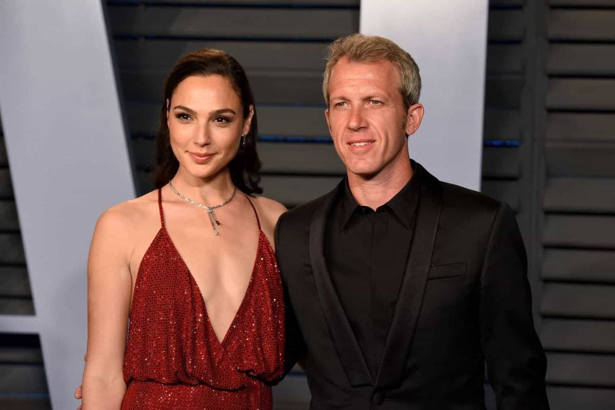 Gal Gadot S Husband Yaron Versano S Age Net Worth More Israeli model turned actress gal gadot is best known for her portrayal of wonder woman in the dc extended universe films like batman v superman: gal gadot s husband yaron versano s age