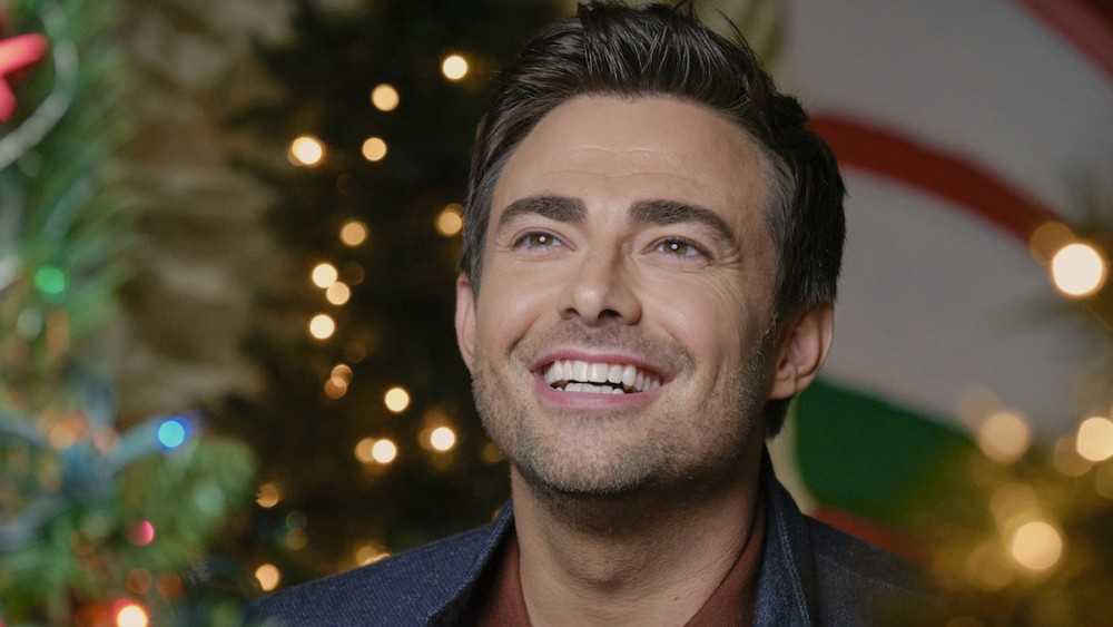 Jonathan Bennett: TV Star, LGBT Icon, And Hallmark Christmas Movie Actor