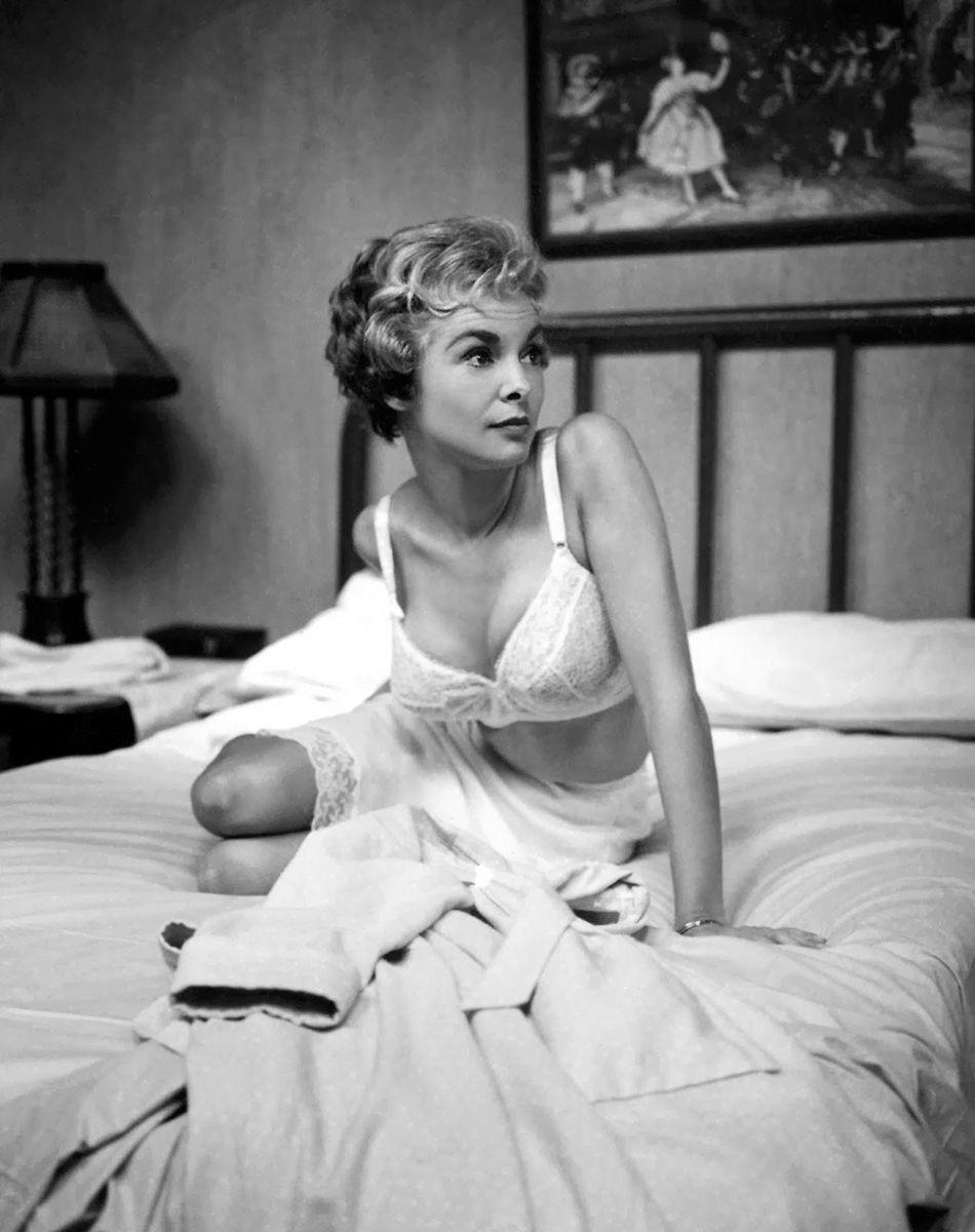 How tall was janet leigh